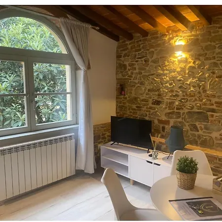 La Torre Di Borgunto - Piazza Grande Apartment *