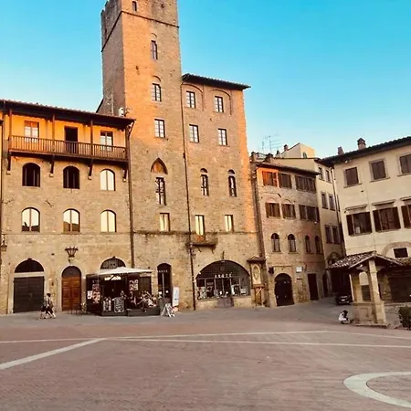 La Torre Di Borgunto - Piazza Grande * Arezzo