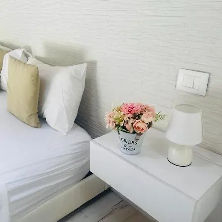La Torre Di Borgunto - Piazza Grande Apartment