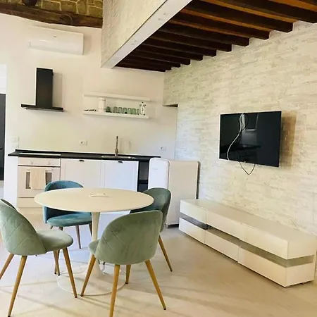 Apartment La Torre Di Borgunto - Piazza Grande