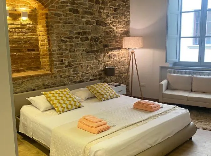 La Torre Di Borgunto - Piazza Grande アレッツォ