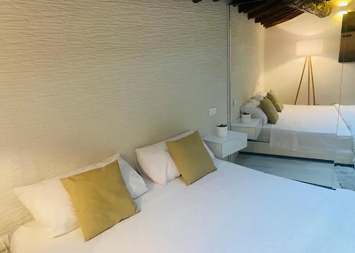 La Torre Di Borgunto - Piazza Grande アパート *