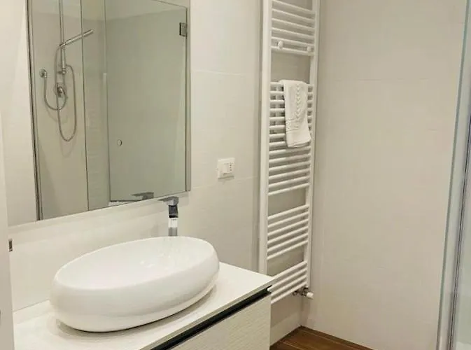 La Torre Di Borgunto - Piazza Grande