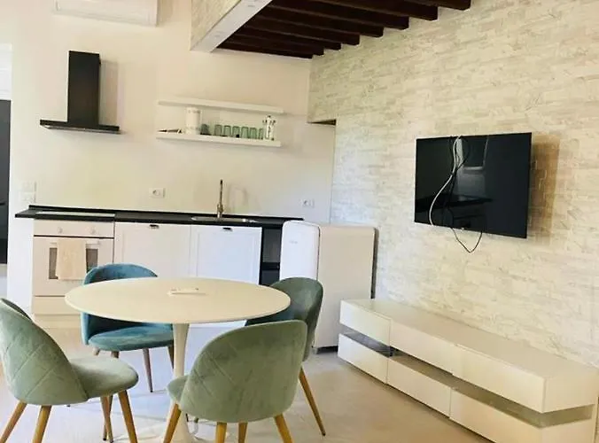 アパート La Torre Di Borgunto - Piazza Grande