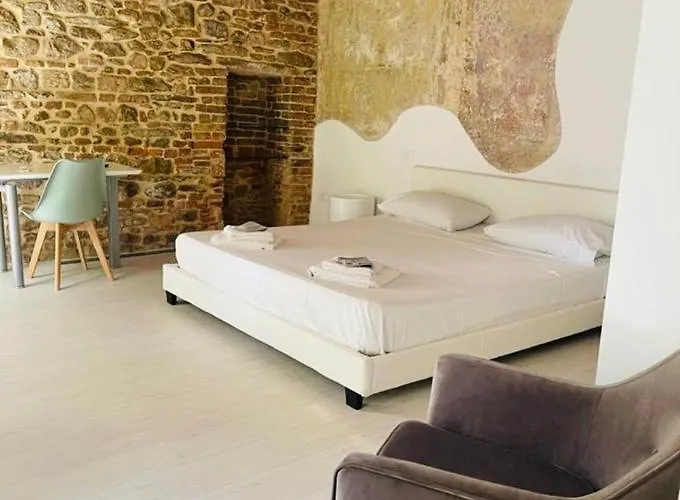 La Torre Di Borgunto - Piazza Grande