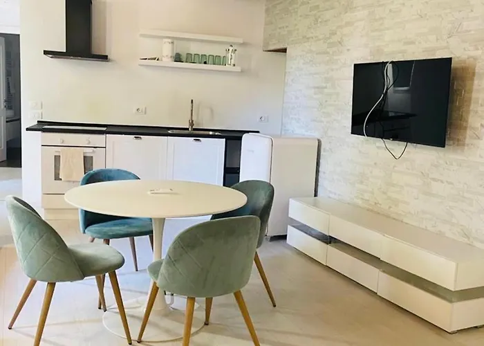 La Torre Di Borgunto - Piazza Grande